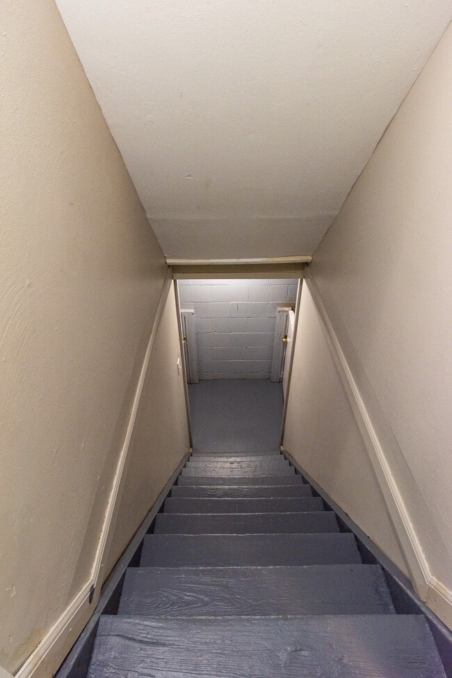 Building Photo - 1353 Bissell St