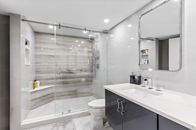 Building Photo - 1900 Consulate Pl