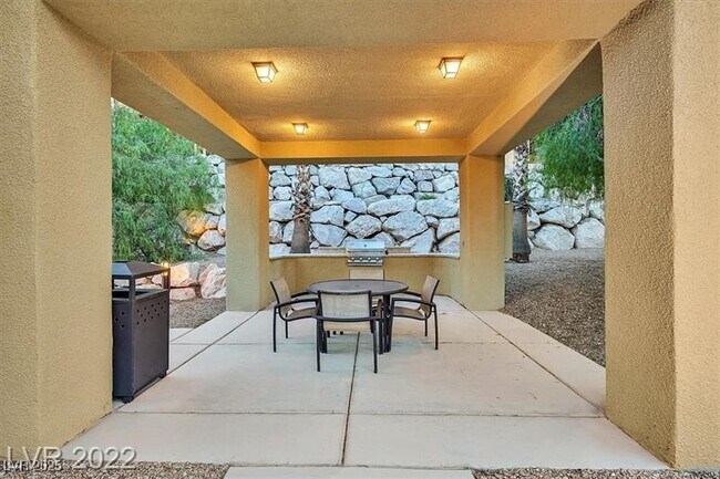 Building Photo - 2555 Hampton Rd
