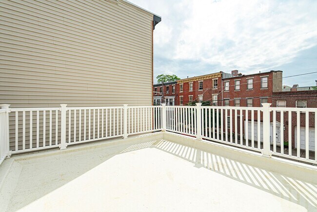 Building Photo - 825 S 12th St