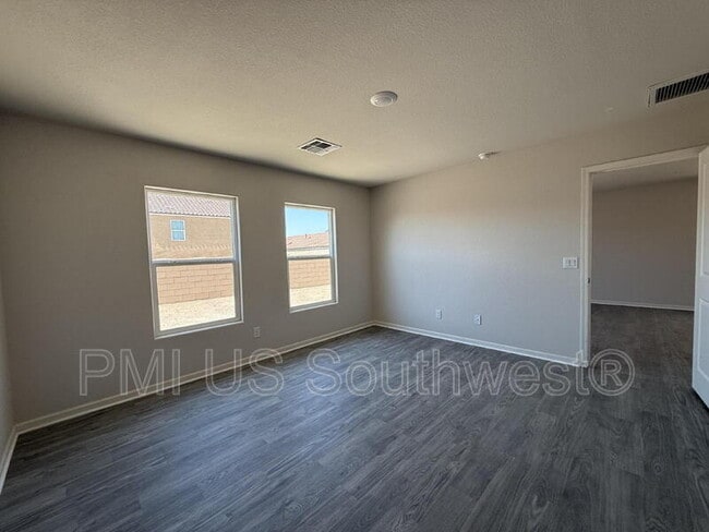 Building Photo - 2411 Village Dr