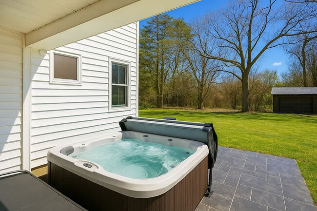 Building Photo - 303 E Washington St