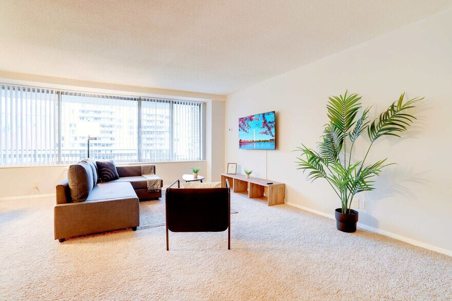 Building Photo - 2111 Richmond Hwy