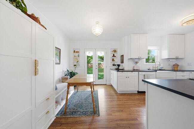 Building Photo - Charming 2-Bedroom, 1-Bath Home in Midtown