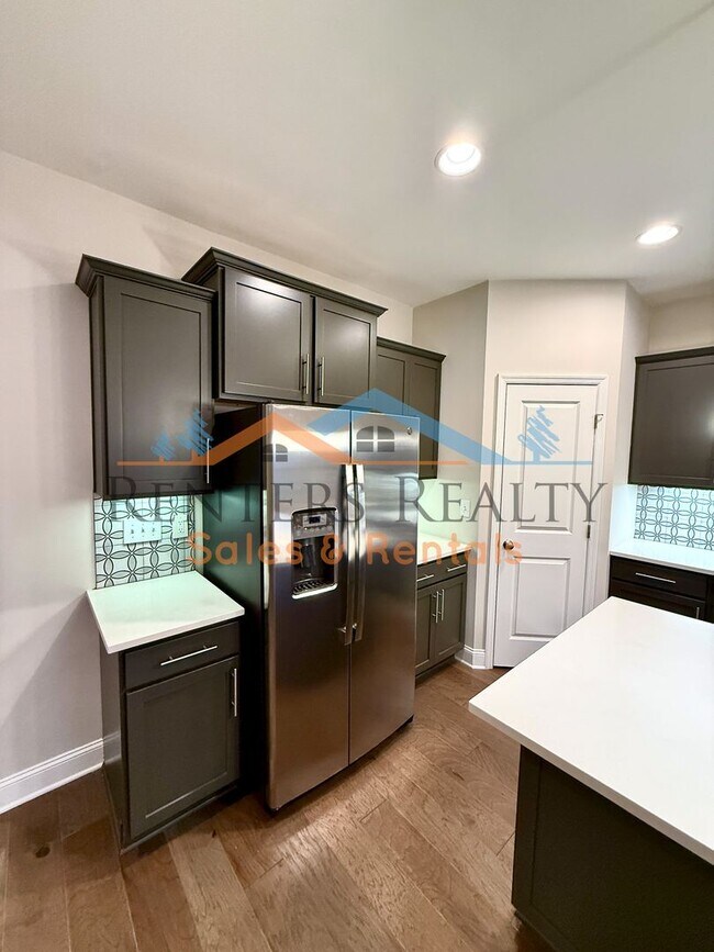 Building Photo - ? Beautiful Executive Home with 3-Car Garage + Incredible Outdoor Living ?