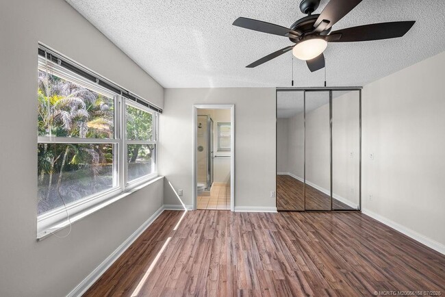 Building Photo - 2905 SW Lakemont Pl