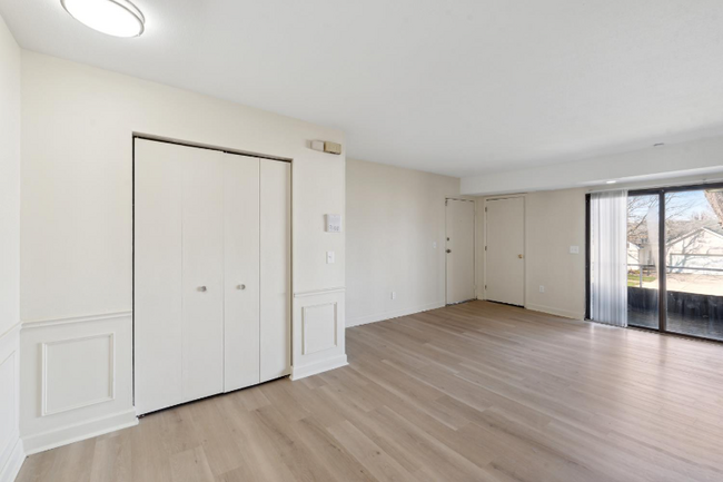 Building Photo - 5560 Heatherdowns Blvd