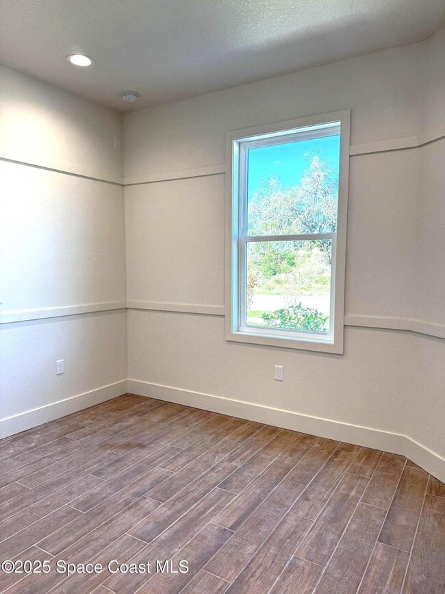 Building Photo - 2801 Edington Dr