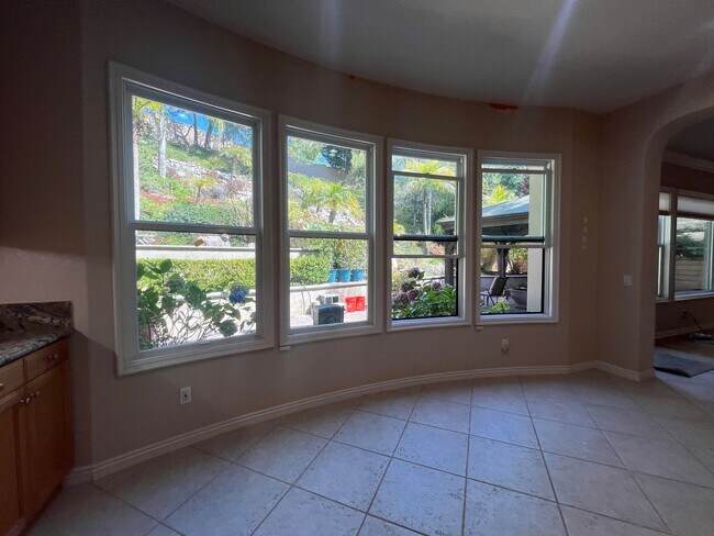 Building Photo - Elegant 5-Bedroom Carmel Valley Home with ...