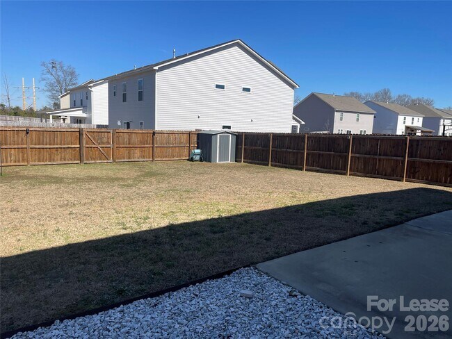 Building Photo - 2909 Old Field Rd