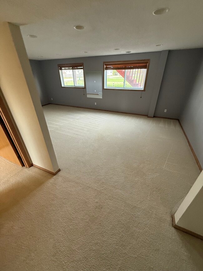 Building Photo - 6020 Bennett Ct S