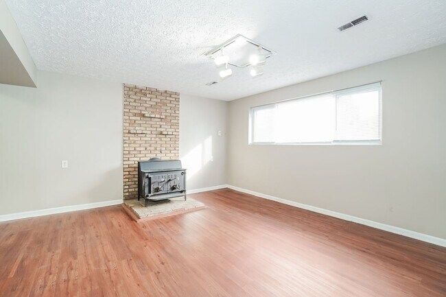 Building Photo - 2928 Landon Dr