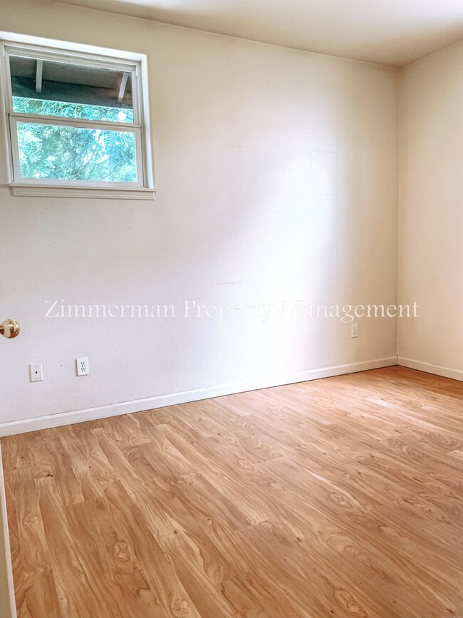 Building Photo - Adorable Two-Bedroom Home