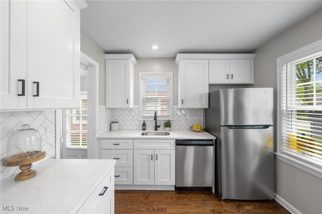 Building Photo - 574 Huntmere Dr