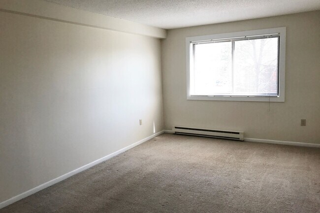 Building Photo - 95 Powers St