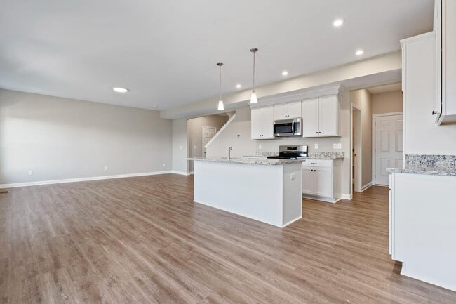 Building Photo - 905 Camden Ct