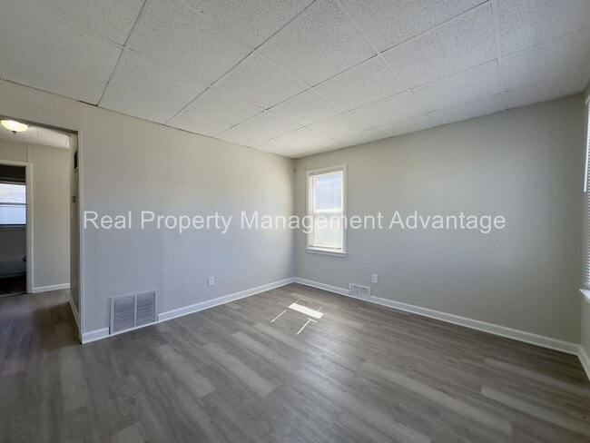 Building Photo - Beautifully Updated 3-Bedroom with Large Open Upstairs!