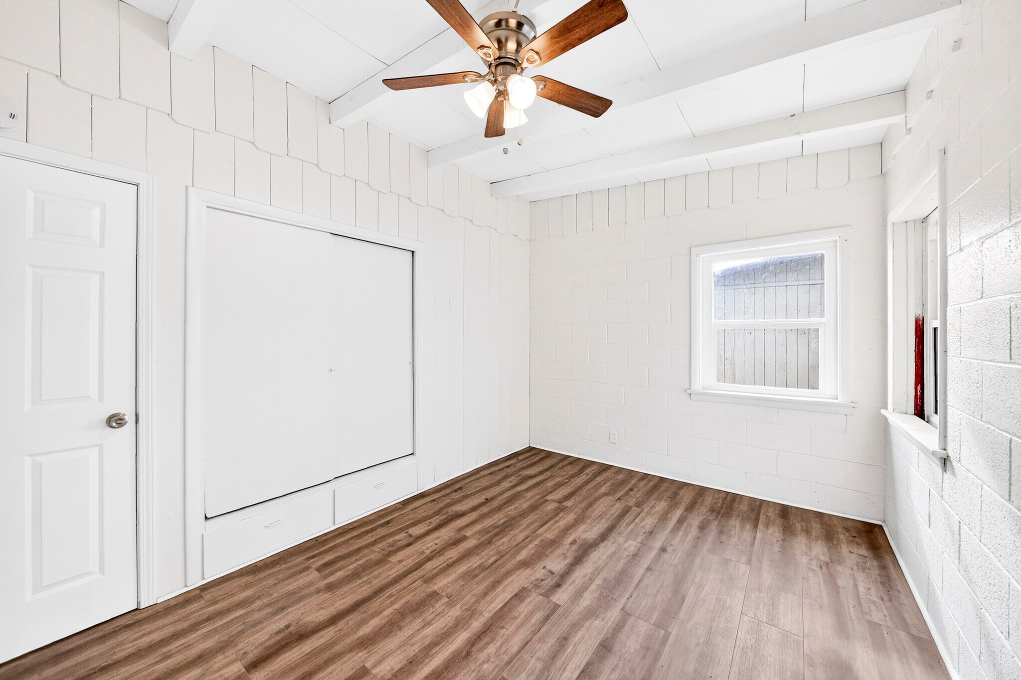 Building Photo - 11393 Lee Ave