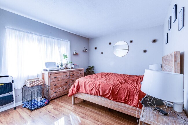 Building Photo - 1022 E Warrington Ave