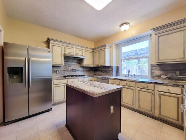 Building Photo - Welcome home to this beautiful 2 story on a cul de sac lot! Fresh paint and Stainless steel appli...