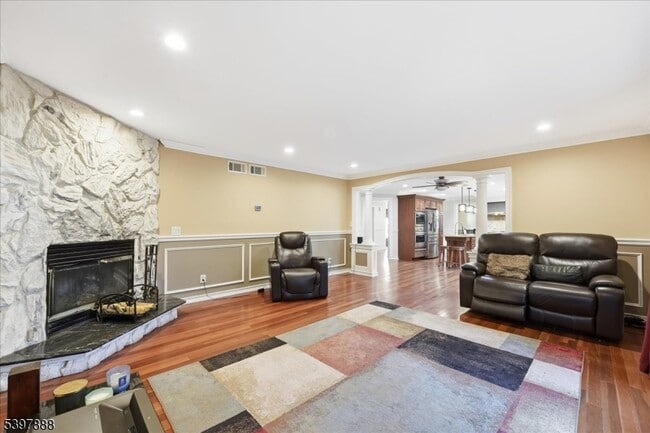 Building Photo - 1605 Justin Pl