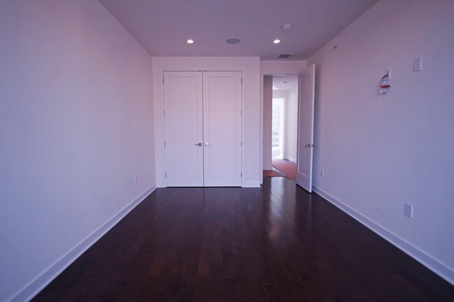 Building Photo - 5 Washington Pl