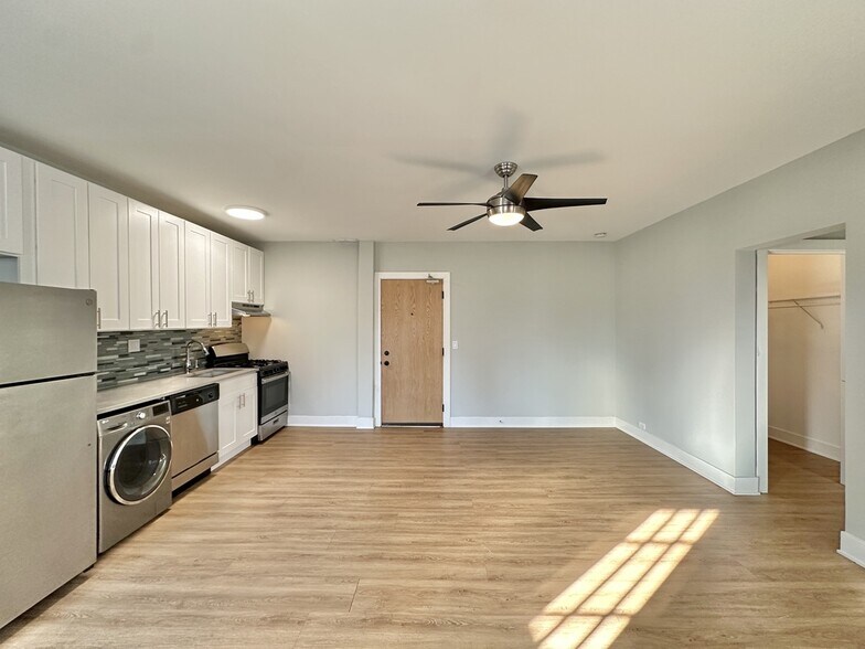 Building Photo - 730 Judson Ave