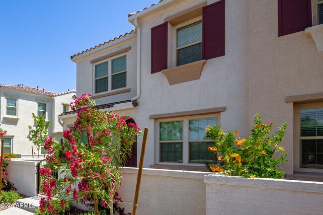 Building Photo - 4077 S Sabrina Dr