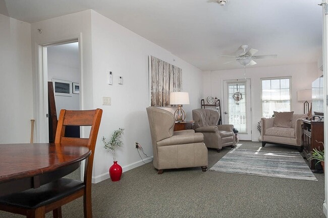 Building Photo - 2 bed, 2 bath independent senior living (55+ years of age) heat, hot water, & electricity include...