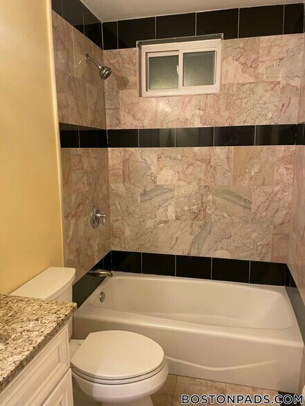 Building Photo - 29 Fessenden St