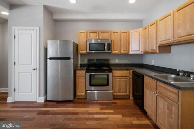 Building Photo - 1940 N Gratz St