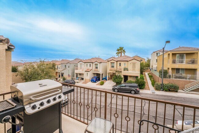Building Photo - CHARMING FULLY FURNISHED 2 BEDROOM!