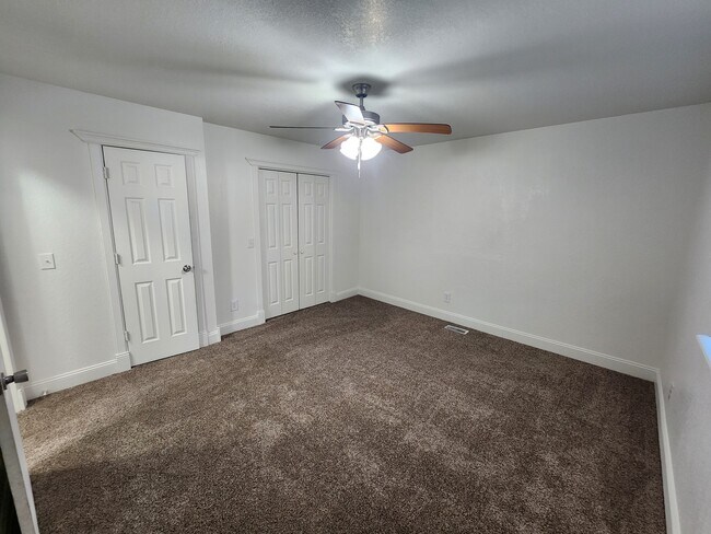 Building Photo - 807 S Jones Ln