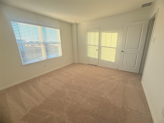 Building Photo - 24645 Cascade Haven Rd