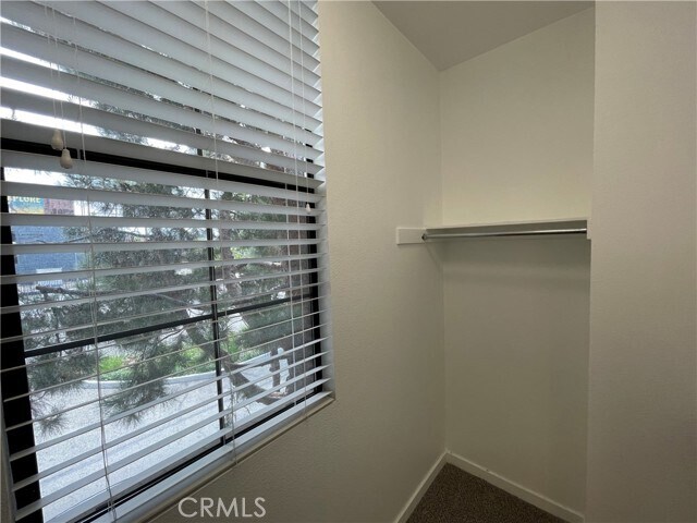 Building Photo - 501 W Maple Ave