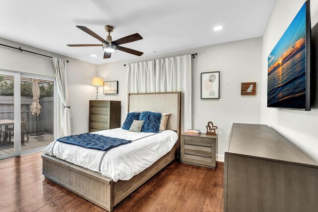 Building Photo - 746 NE 16th Terrace