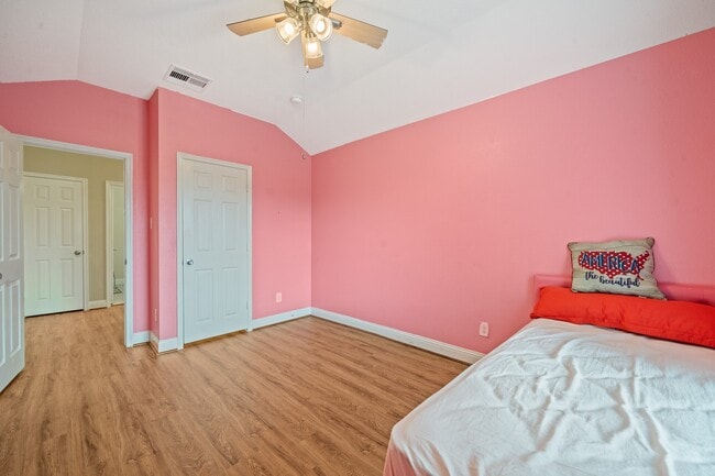 Building Photo - 16514 Sheffield Run Dr