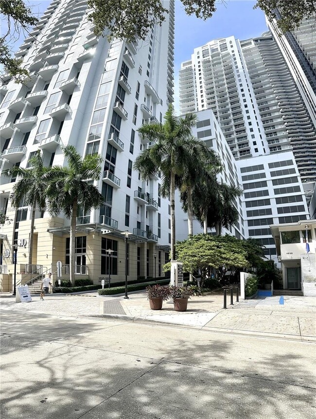Building Photo - 1050 Brickell Ave