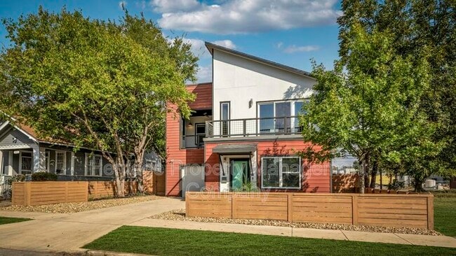 Building Photo - 1417 E Crockett St