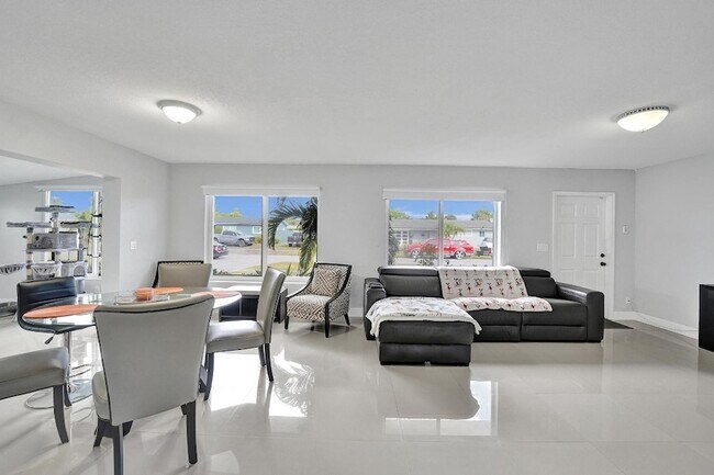 Building Photo - 3322 McKinley St