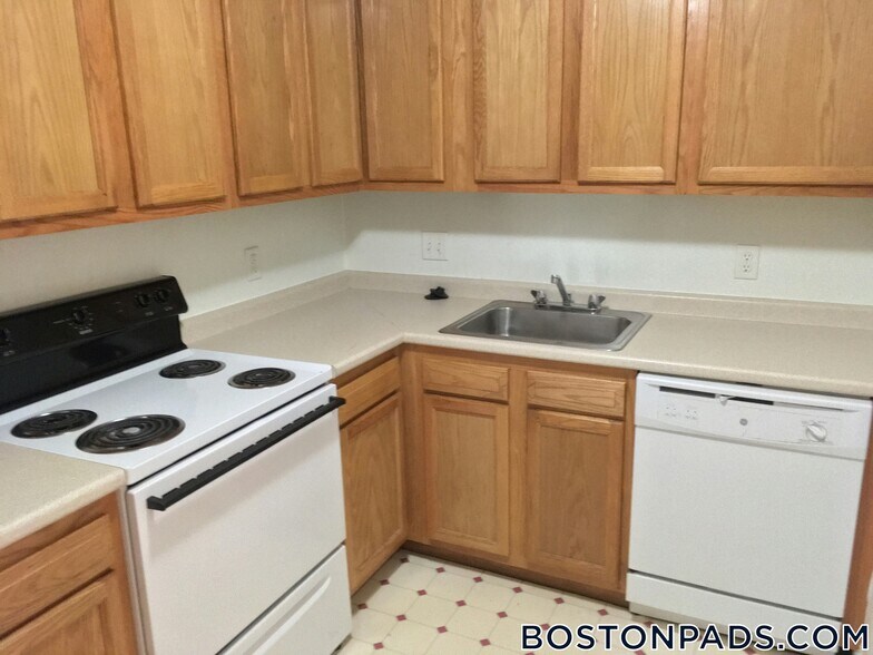 Building Photo - 312 Tappan St