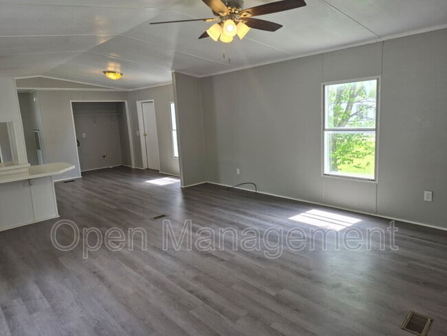 Building Photo - 4511 Dirt Rd