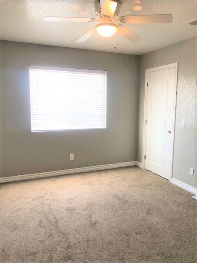 Building Photo - 21240 Yerba Blvd