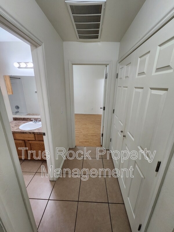 Building Photo - 1418 S Mississippi Ave