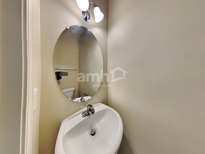 Building Photo - 1071 Heritage Manor Dr