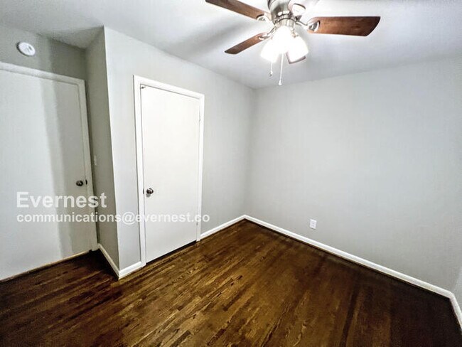 Building Photo - 1116 Lay Dr
