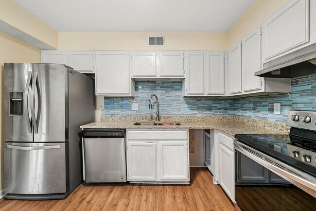 Building Photo - 670 Highland Ct