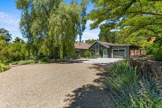 Building Photo - 1575 Fox Ridge Rd