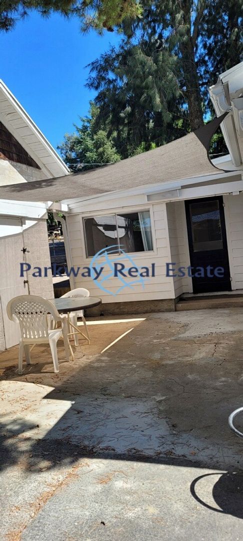Building Photo - Charming 3 Bedroom House in East Alpine