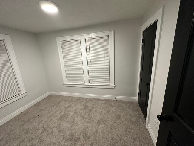 Building Photo - 1253-1255 N 6th St